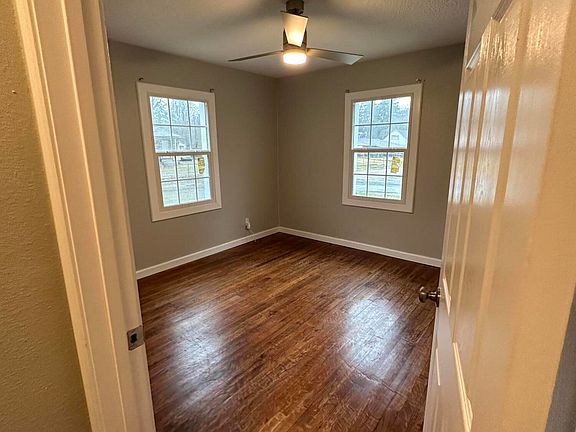 5th image of 1107 Dennis Ave