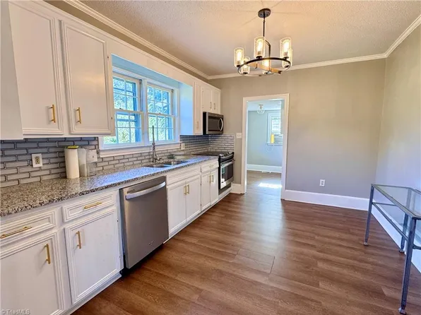 531 Elk Spur St, Elkin, NC 28621