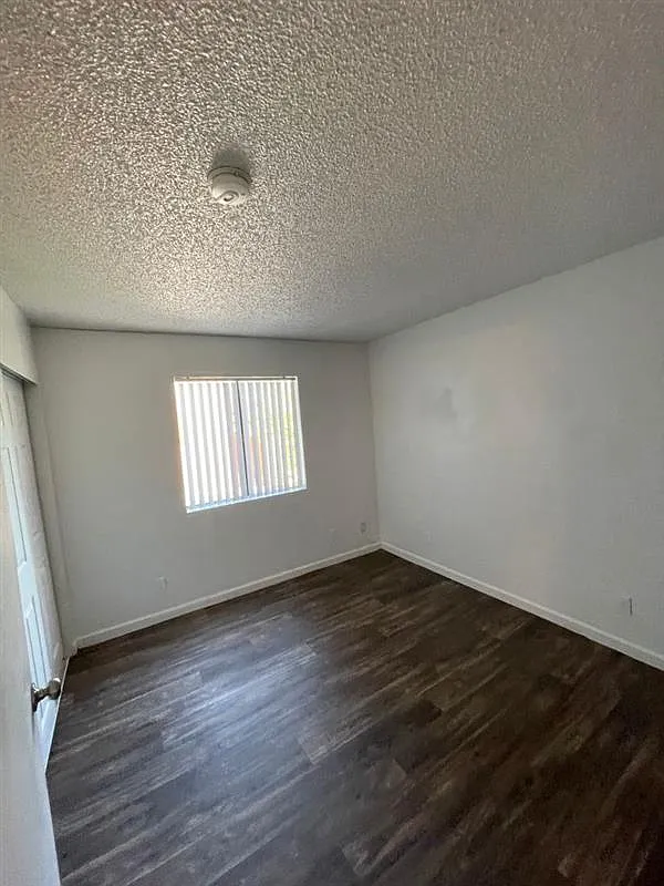 Navajo Apartments — Photo 4