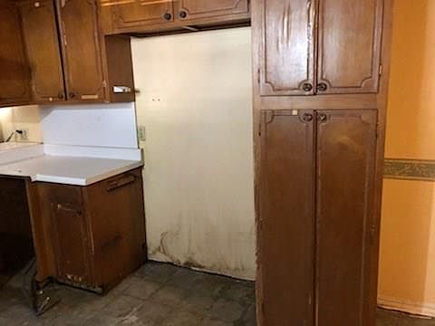 2nd image of 40 SE 39th St