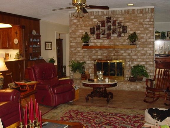 2nd image of 406 Petunia St