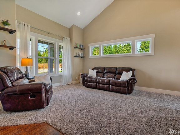 2nd image of 1621 Kinsman Ct E