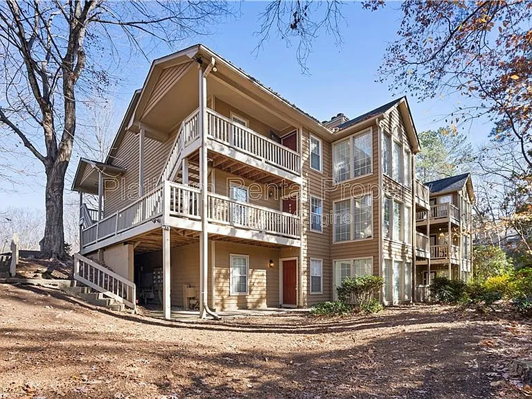 906 Country Park Dr SE — Photo 3