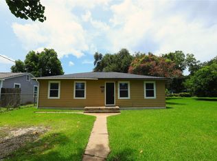 520 McKee St, Clute, TX 77531