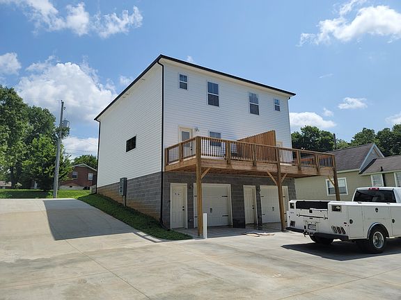 2nd image of 938 Charlotte St