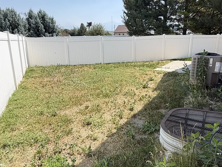 572 W 1260 N — Photo 12