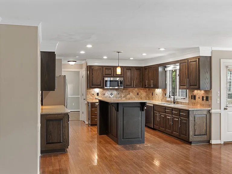 501 Asbury Ct — Photo 17