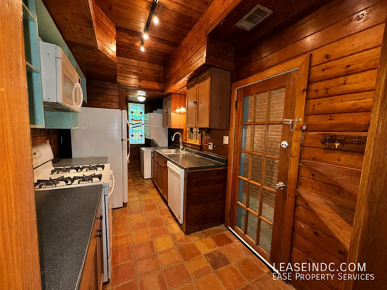 425 5th St SE — Photo 7