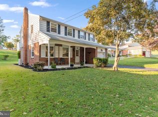 604 Old School House Dr, Springfield, PA 19064