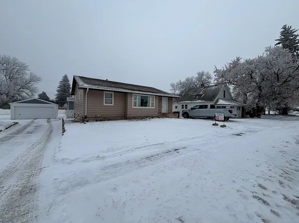 527 2nd St SW, Stanley, ND 58784