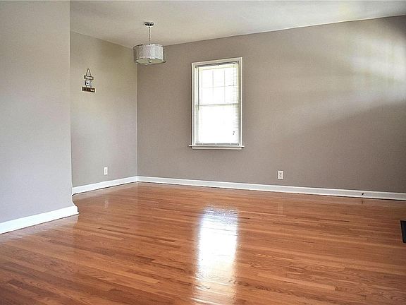 4th image of 6136 Staely Ave