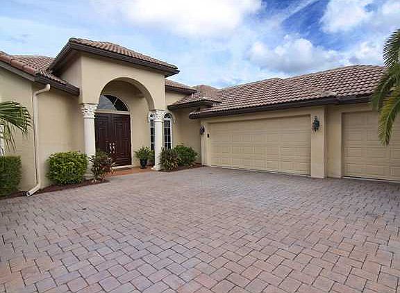 2nd image of 944 SW Grand Reserves Blvd