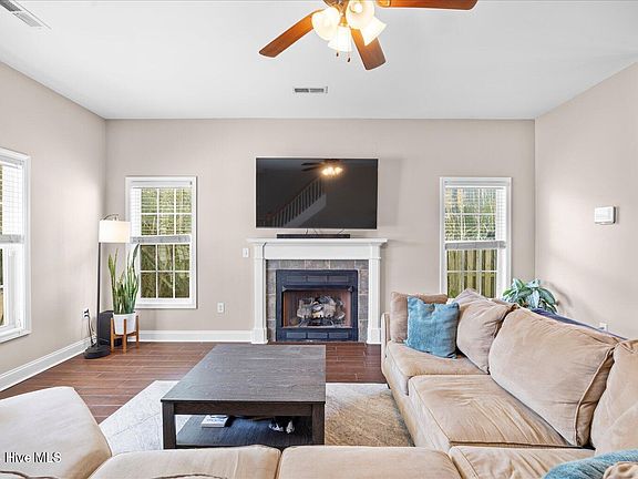 5th image of 307 Hanna Drive