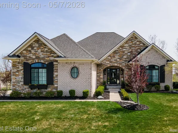 350 Golfside Dr, Oxford, MI 48371