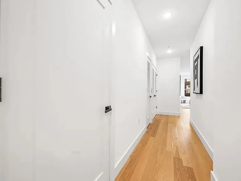 649 38th St #212 — Photo 16