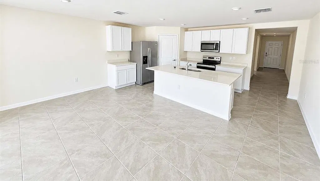 4 bed, 2.0 bath, 1827 sqft, $2,275 — Photo 4