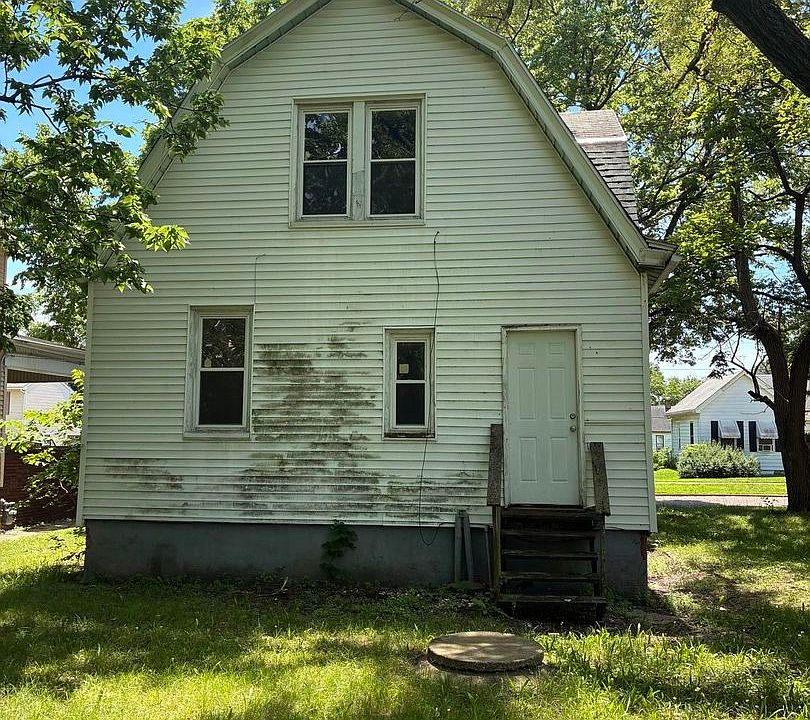 1st image of 1025 W Butler St