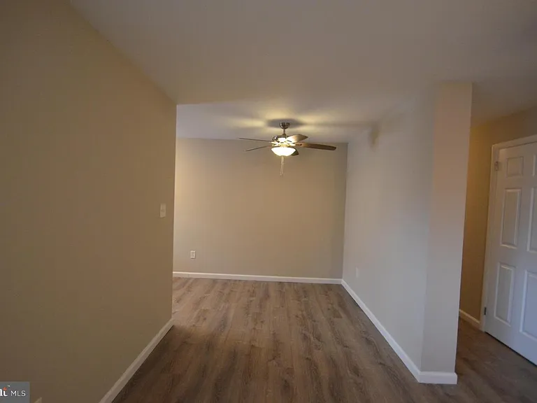311 E 4th St #1 — Photo 9