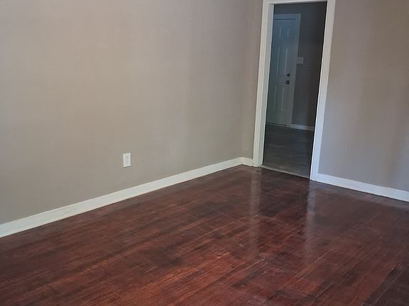 2nd image of 3016 Charleston Dr