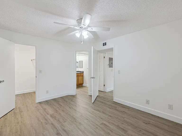 320 Black Oak Ct #204 — Photo 14