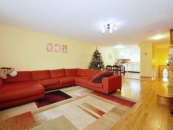 5th image of 2765 Mill Ave