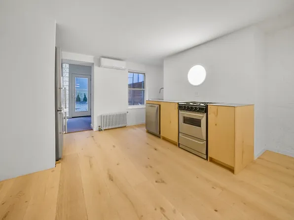 264 Berry Street image 3 of 10