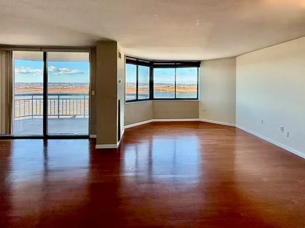 1040 Harmon Cove Tower image 1 of 28