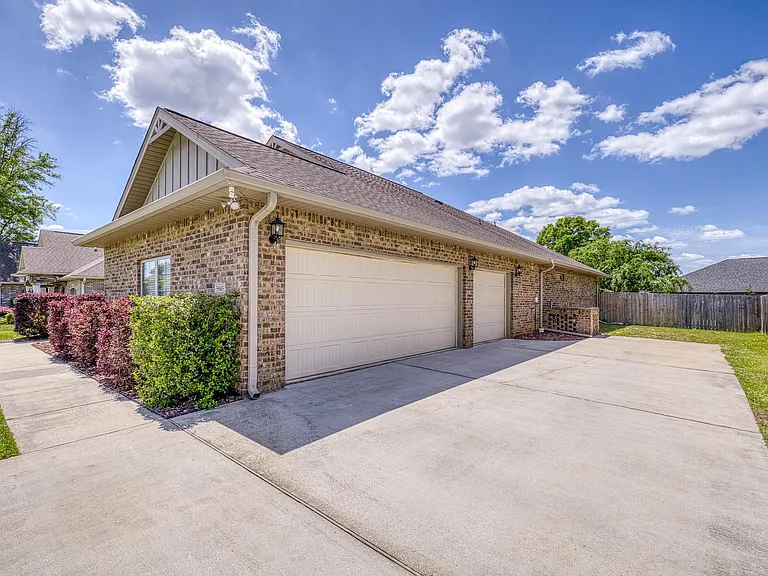 5945 W Cambridge Way — Photo 3