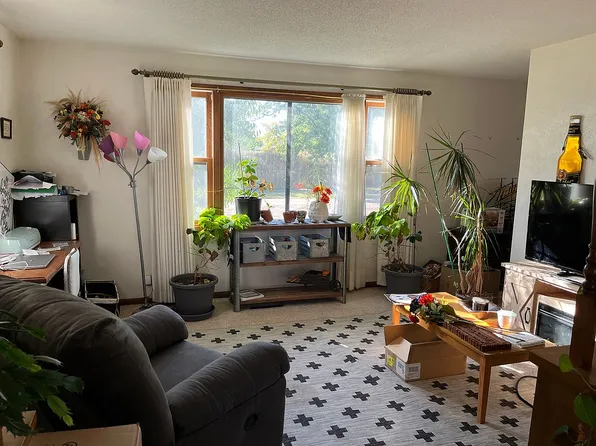 410 S Pierce St, Bloomfield, NE 68718