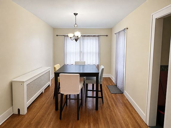 4th image of 1014 Mirror St