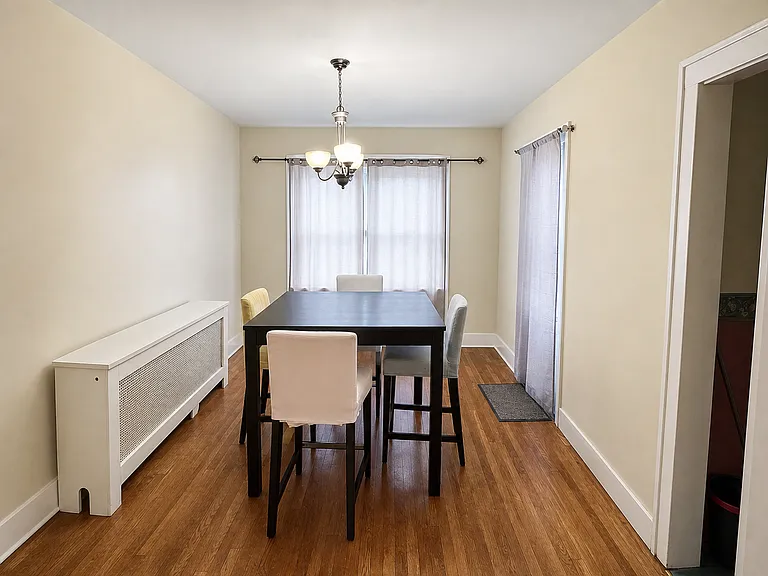 1014 Mirror St — Photo 4
