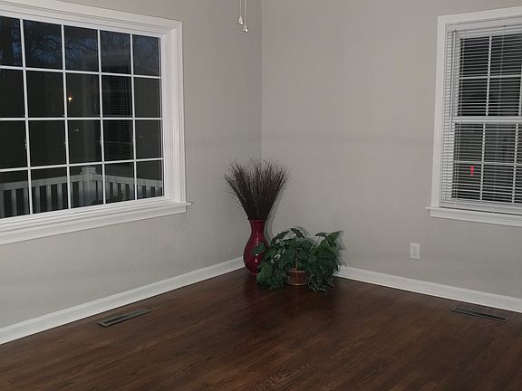 3rd image of 1500 S Parker Dr