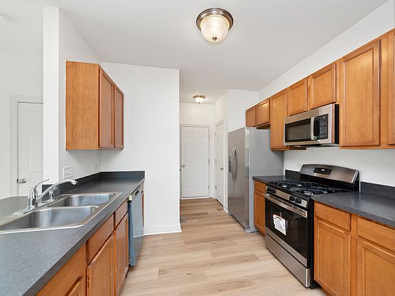 2nd image of 43 Melrose Ct Unit 43