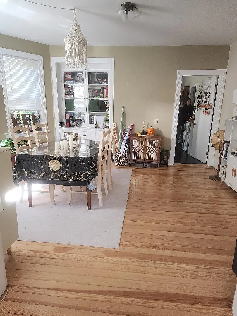 3 bed, 1300 sqft, $2,700 — Photo 4
