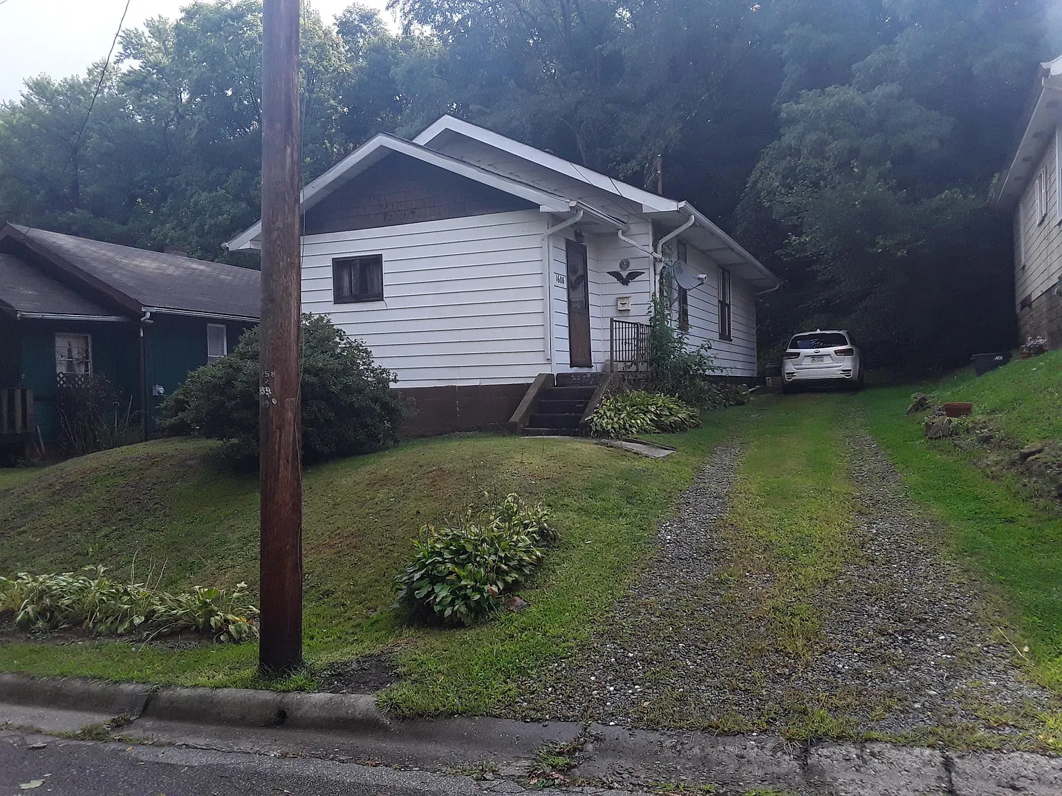 1608 Hazlett Ave photo 1