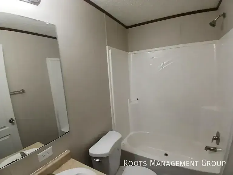 410 Carriage Lane Est #410 — Photo 8
