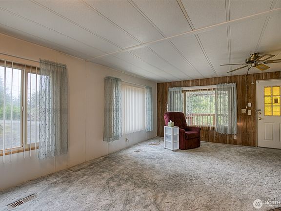 3rd image of 276 Summit Avenue