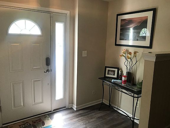 5th image of 326 Esther Dr