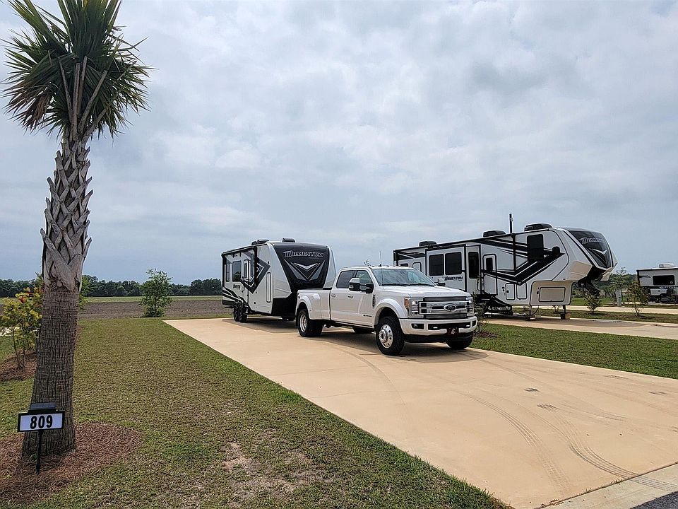 1st image of 809 Vacation Cir