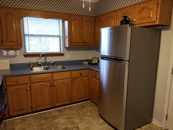 3rd image of 105 Greenwood Dr