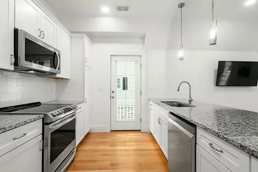 68 Chestnut St #E — Photo 6
