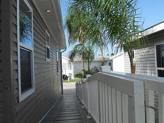 5th image of 862 W Oyster Dr