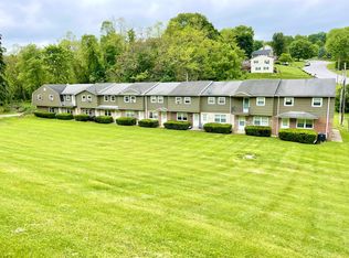 44 Pleasant St, Glen Rock, PA 17327