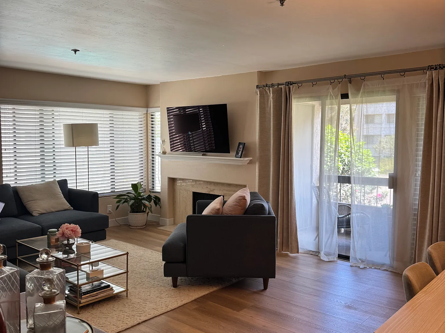 2 bed, 1118 sqft, $3,649 — Photo 2