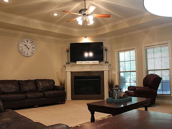 LARGE 20X20 LIVING RM