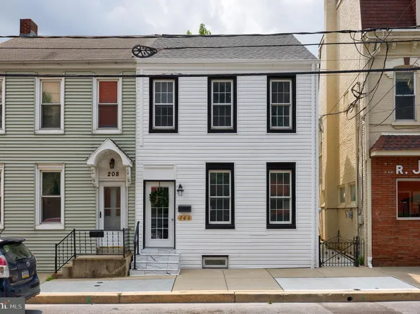 206 S 4th St, Columbia, PA 17512