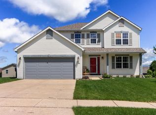408 E Sunny Hill Dr, Elkhorn, WI 53121