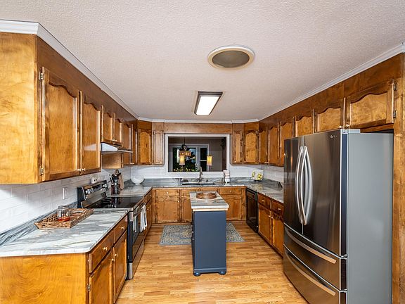 5th image of 122 Fairoaks Dr