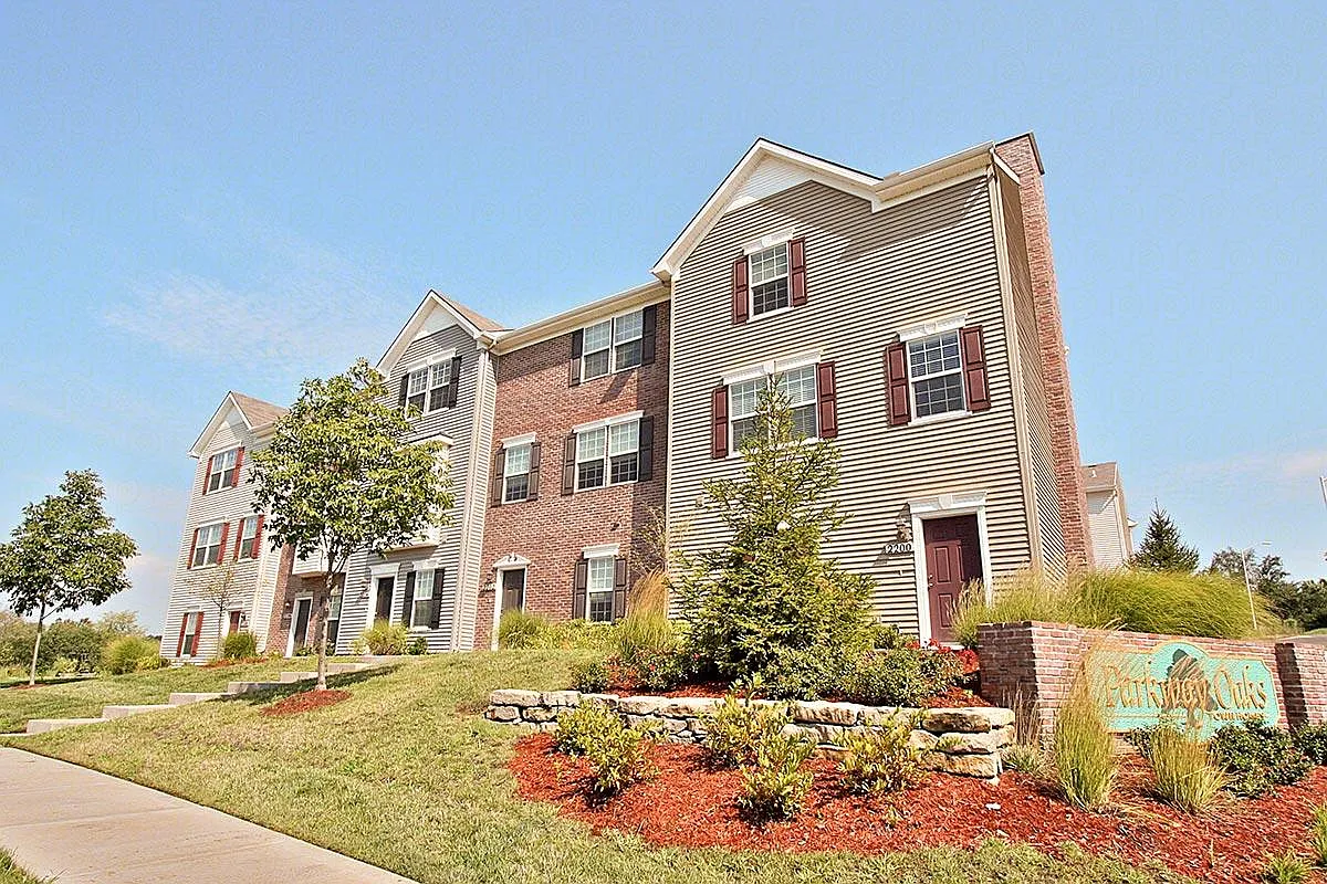 Parkway Oaks Townhomes and Duplexes — Photo 1