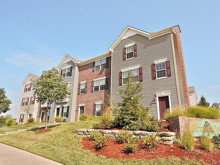 Parkway Oaks Townhomes and Duplexes — Photo 1